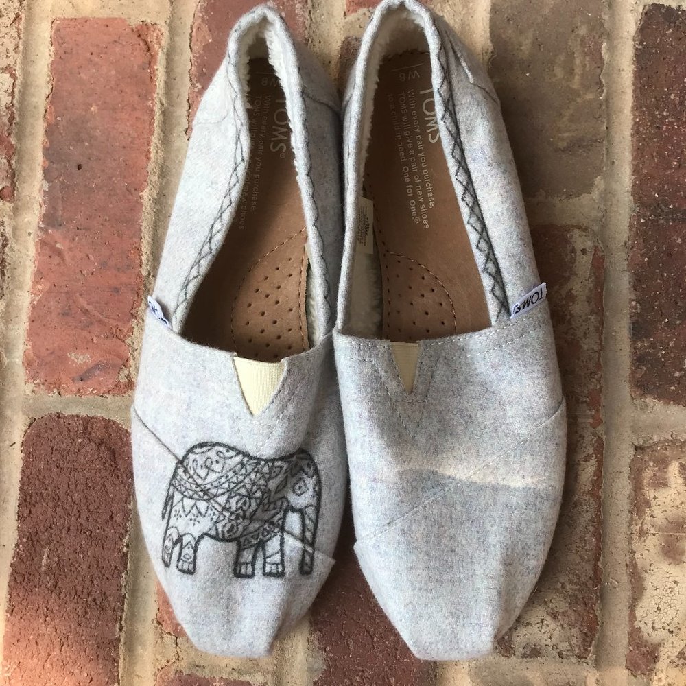 Super soft Toms, size 8